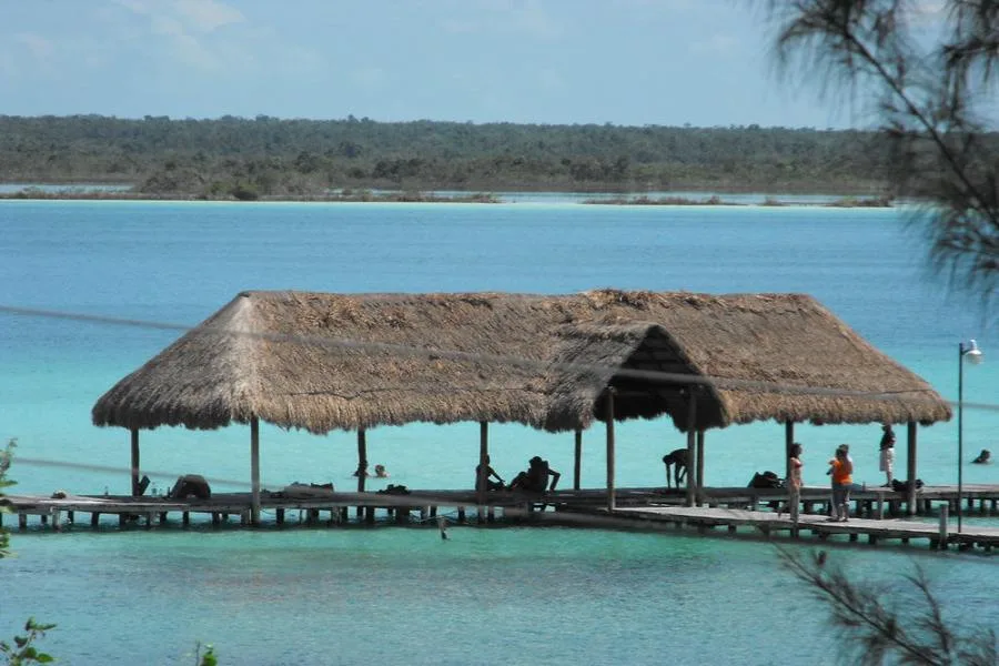 Bacalar la laguna de los 7 colores
