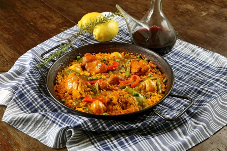 que hacer en españa en verano paella valenciana