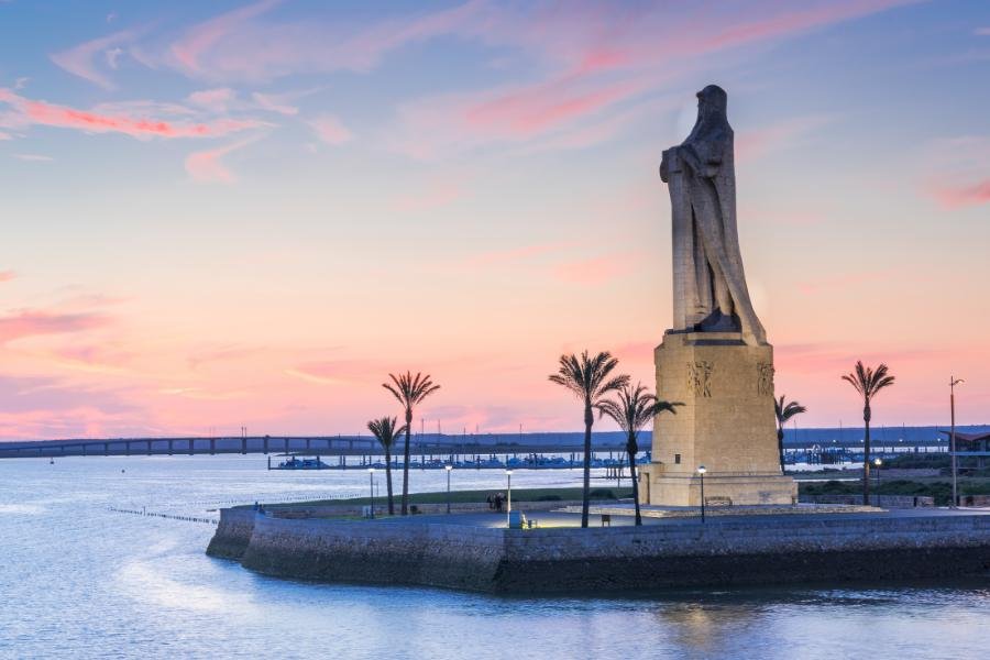 Monumento a la Fe Descubridora Huelva espana