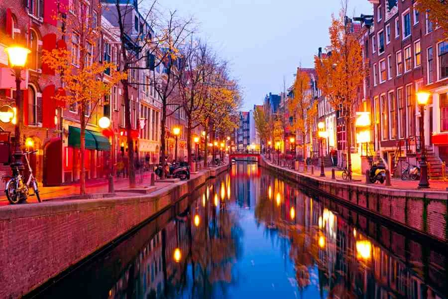 Descubre qué hacer en Holanda Ámsterdam: Sus atracciones imperdibles 8 que hacer en holanda ámsterdam barrio rojo